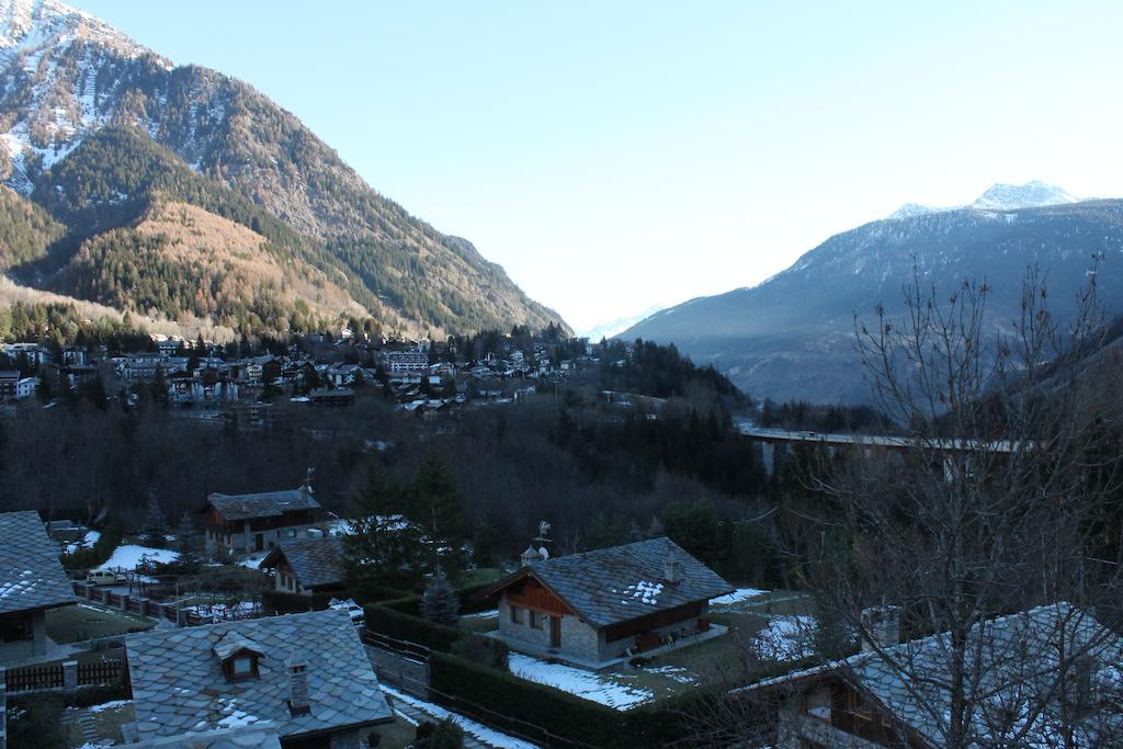 Hotel De La Telecabine Courmayeur Exterior foto